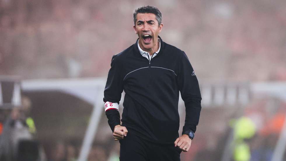 Benfica`s head coach Bruno Lage reacts during the First League Soccer match between Benfica and FC Porto, held at Luz Stadium, in Lisbon, Portugal, 10 November 2024. JOSE SENA GOULAO/LUSA