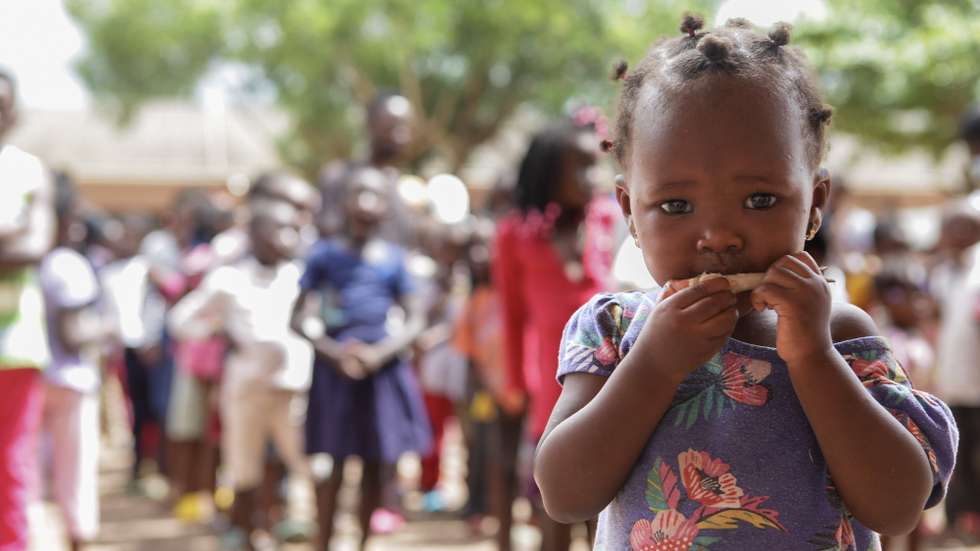 Uma criança no centro de acolhimento de desalojados das cheias em Moçambique na Escola Secundária Joaquim Chissano, no município de Boane, província de Maputo, Moçambique, 14 de fevereiro de 2023. (ACOMPANHA TEXTO DE 15-02-2023) LUISA NHANTUMBO/LUSA