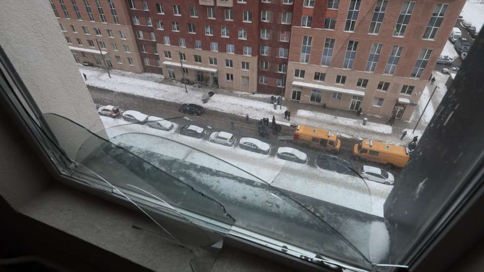 epa11781930 A view of a scene of an explosion in Moscow, Russia, 17 December 2024. According to a statement by the Investigative Committee of Russia, Lieutenant General Igor Kirillov and his assistant were killed in a blast outside of an apartment building in Moscow. The committee's statement said the explosive was hidden inside of an electric scooter.  EPA/YURI KOCHETKOV