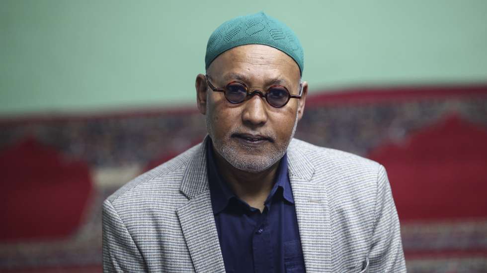 O presidente do Centro Islâmico do Bangladesh, Rana Taslim Uddin, diz que, ainda que as condições sejam difíceis hoje, “é muito melhor do que antes” para os cerca de 60 mil bengalis espalhados pelo país, que se integram sobretudo através do comércio, Lisboa, 29 de janeiro de 2024. Comerciantes e residentes dizem que pouco mudou na Rua do Terreirinho, na Mouraria, em Lisboa, onde há um ano um incêndio num prédio fez duas vítimas mortais e 14 feridos. (ACOMPANHA TEXTO DE 01 DE FEVEREIRO DE 2024). ANTÓNIO COTRIM/LUSA