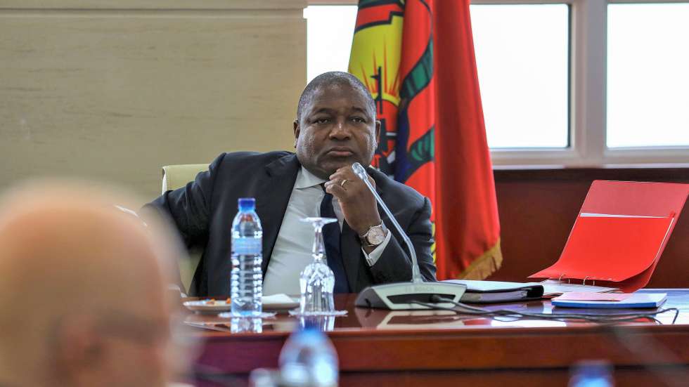 O Presidente de Moçambique, Filipe Nyusi, preside a reunião do Conselho de Estado para analisar a situação pós-eleitoral no país, marcada por consecutivas manifestações e paralisações desde 21 de outubro, que provocaram pelo menos 110 mortos, em Maputo, Moçambique, 11 de dezembro de 2024. LUÍSA NHANTUMBO/LUSA