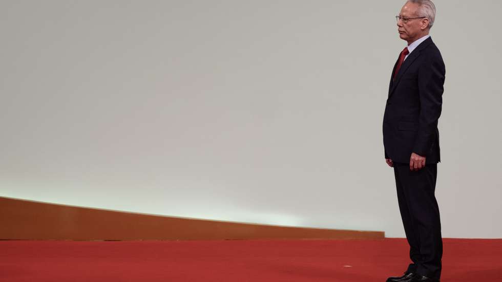 Juramento e tomada de posse do novo Chefe do Executivo da RAEM, Sam Hou Fai (E) perante o Presidente da República Popular da China, Xi Jinping (ausente na foto) no Dome, no Cotai, em Macau (China), 20 de dezembro de 2024. GONÇALO LOBO PINHEIRO/LUSA