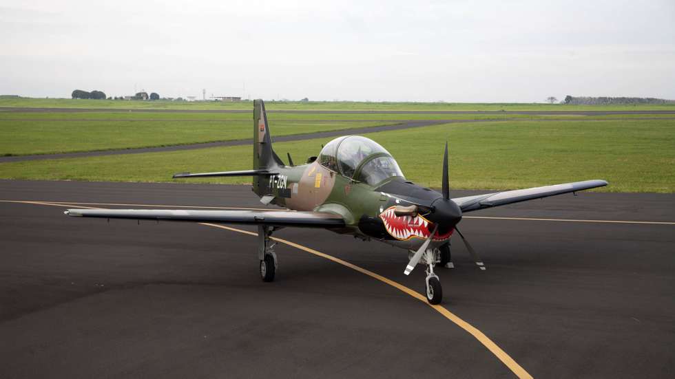 A Embraer Defesa e Segurança entregou hoje, em cerimônia realizada em Gavião Peixoto, interior de São Paulo, os três primeiros turboélices de ataque leve e treinamento avançado A-29 Super Tucano à Força Aérea Nacional de Angola, que encomendou um total de seis aeronaves do modelo. Com esta entrega, Angola torna-se o terceiro operador do Super Tucano no continente africano. O avião será empregado em missões de vigilância de fronteiras, 31 de janeiro de 2013. EMBRAER/LUSA