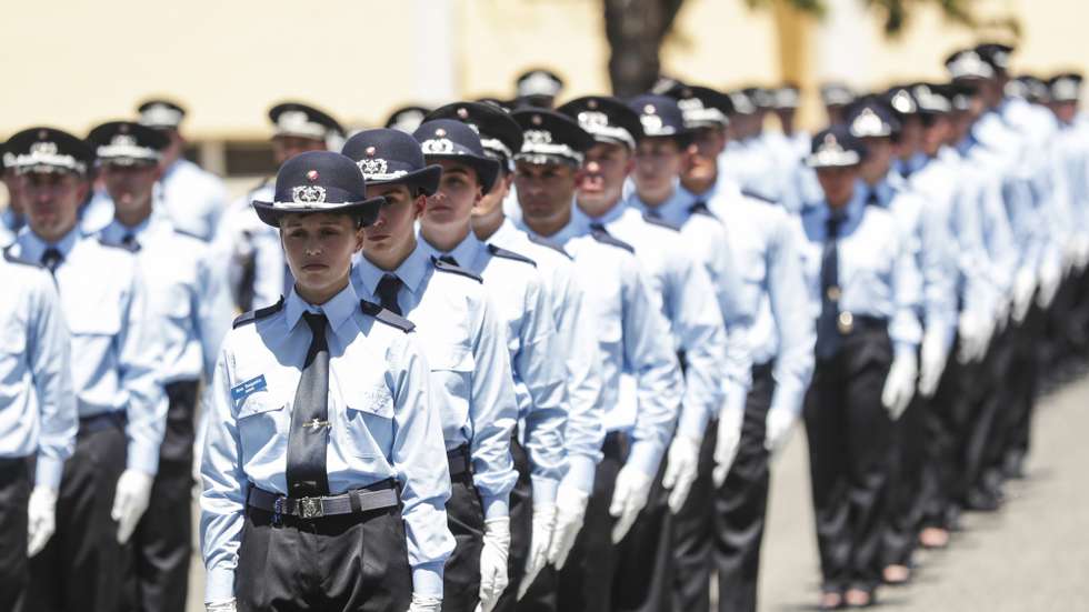 Policias em formatura na cerimónia comemorativa do 157.º aniversário da Polícia de Segurança Pública (PSP), bem como a cerimónia do compromisso de honra dos polícias que terminam o 19.º Curso de Formação de Agentes (CFA), 2 julho 2024 em Torres Novas. PAULO CUNHA/LUSA