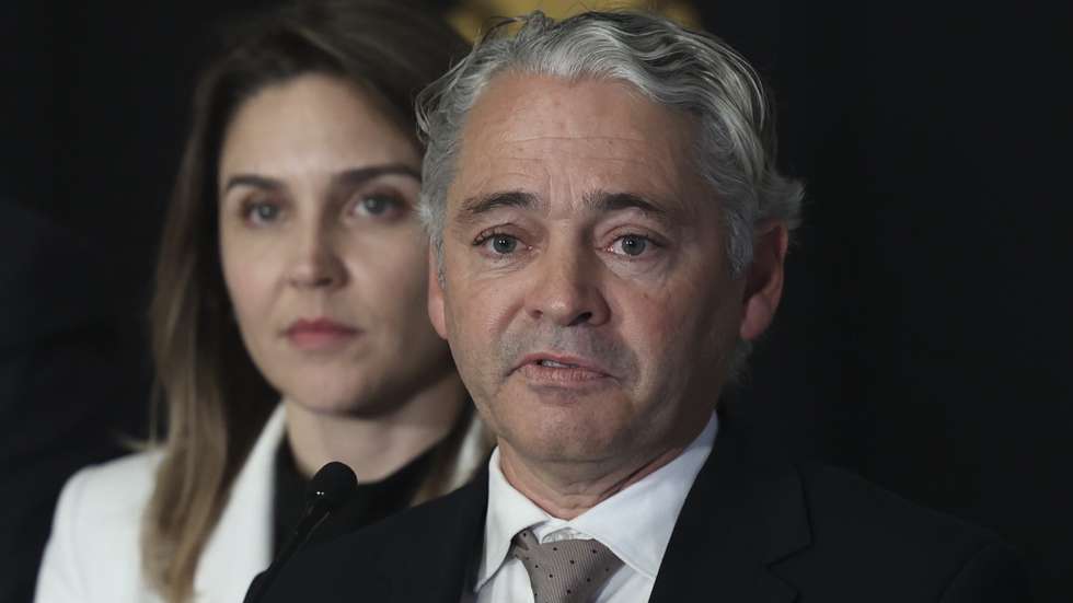 O secretário-geral do Juntos pelo Povo (JPP), Élvio Sousa, fala aos jornalistas no final de um encontro com o Presidente da República, Marcelo Rebelo de Sousa (ausente da fotografia), no âmbito da audição aos partidos representados no parlamento madeirense, após a queda do governo liderado por Miguell Albuquerque, no Palácio de Belém, em Lisboa, 07 de janeiro de 2024. ANTÓNIO COTRIM/LUSA