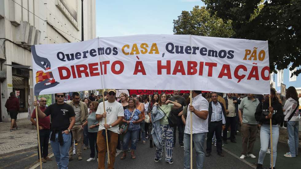 Manifestação "Casa para Viver" organizada pela plataforma Casa Para Viver, Movimento Porta a Porta, Movimento Referendo pela Habitação, Projecto Ruído, Movimento Vida Justa e Movimento 1º Esquerdo, face ao agravamento da crise na habitação, Lisboa, 28 de setembro de 2024. ANTÓNIO COTRIM/LUSA