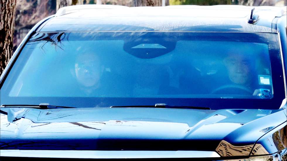 epa11825272 A car carrying impeached President Yoon Suk Yeol arrives at the Corruption Investigation Office for High-ranking Officials inside the government complex in Gwacheon, south of Seoul, South Korea, 15 January 2025, after investigators from police and the anti-corruption agency executed a warrant to detain Yoon in connection to his short-lived imposition of martial law.  EPA/YONHAP / POOL SOUTH KOREA OUT