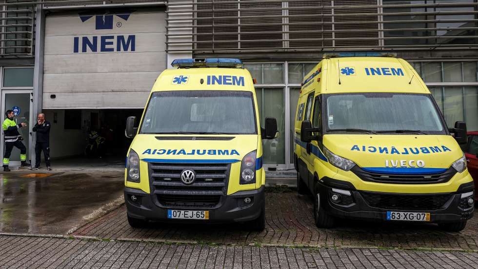Viatura de emergência médica na Delegação Regional do Centro do INEM, em Coimbra, 21 de novembro de 2024. PAULO NOVAIS/LUSA