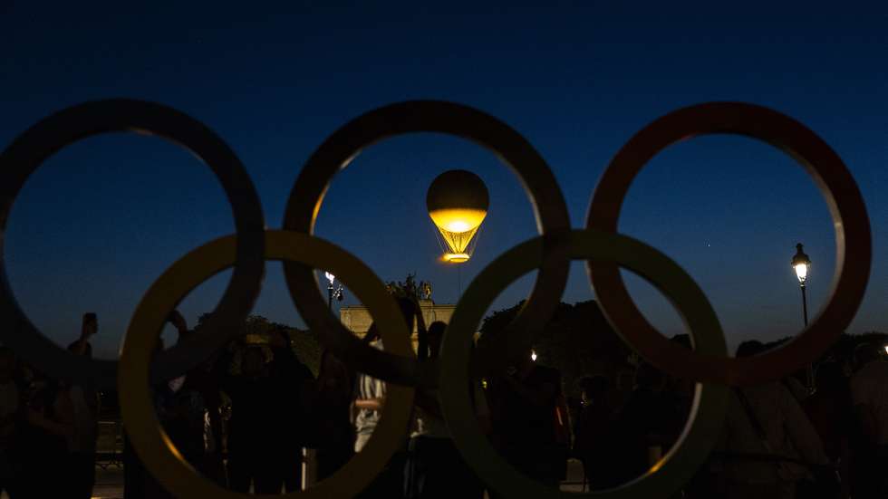 epa11504690 The Olympic cauldron attached to a balloon rises up into the air at the Jardin des Tuileries next to the Louvre Museum, during the Paris 2024 Olympic Games, in Paris, France, 28 July 2024. The Paris Olympic Games 2024 run from 26 July to 11 August.  EPA/ANDRE PAIN