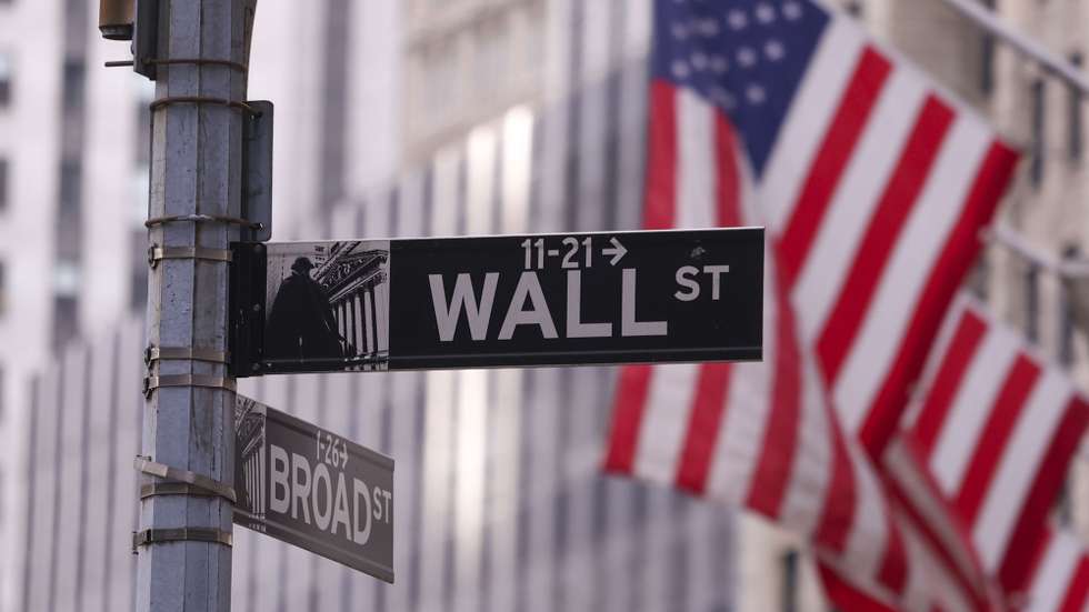 epa11873005 A sign marks Wall Street near the New York Stock Exchange in New York, New York, USA, 03 February 2025. Filling up to a campaign promise, President Trump signed an executive order issuing tariffs on goods coming into the U.S. from Canada, Mexico and China. The U.S. is planned to start collecting tariffs from Canada on 04 February 2025.  EPA/SARAH YENESEL