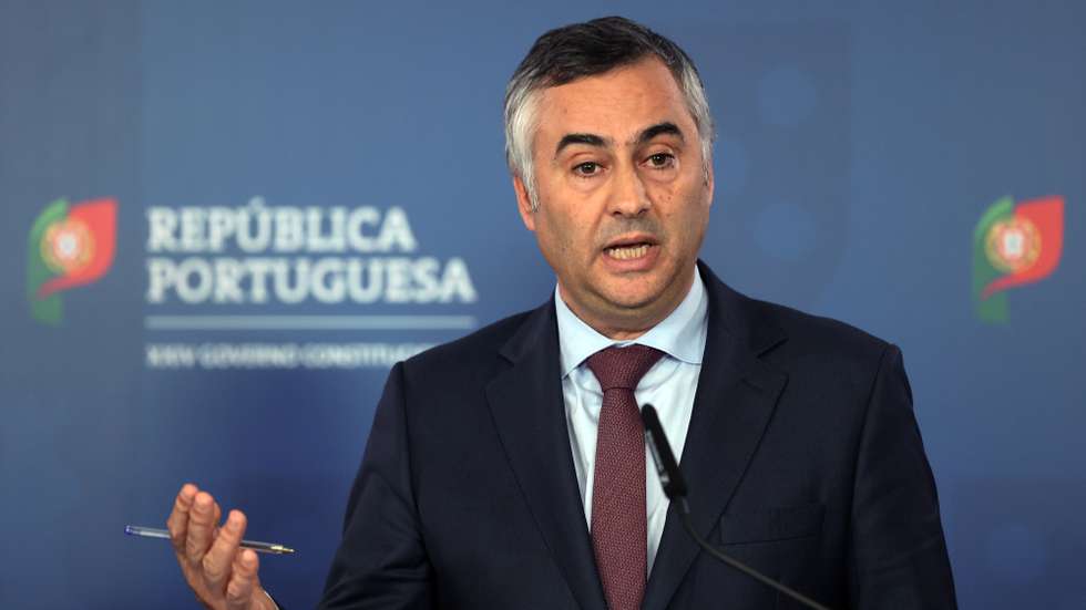 O ministro da Educação, Ciência e Inovação, Fernando Alexandre, participa na conferência de imprensa no final da reunião do Conselho de Ministros, no Campus XXI, em Lisboa, 06 de janeiro de 2025. MANUEL DE ALMEIDA/LUSA