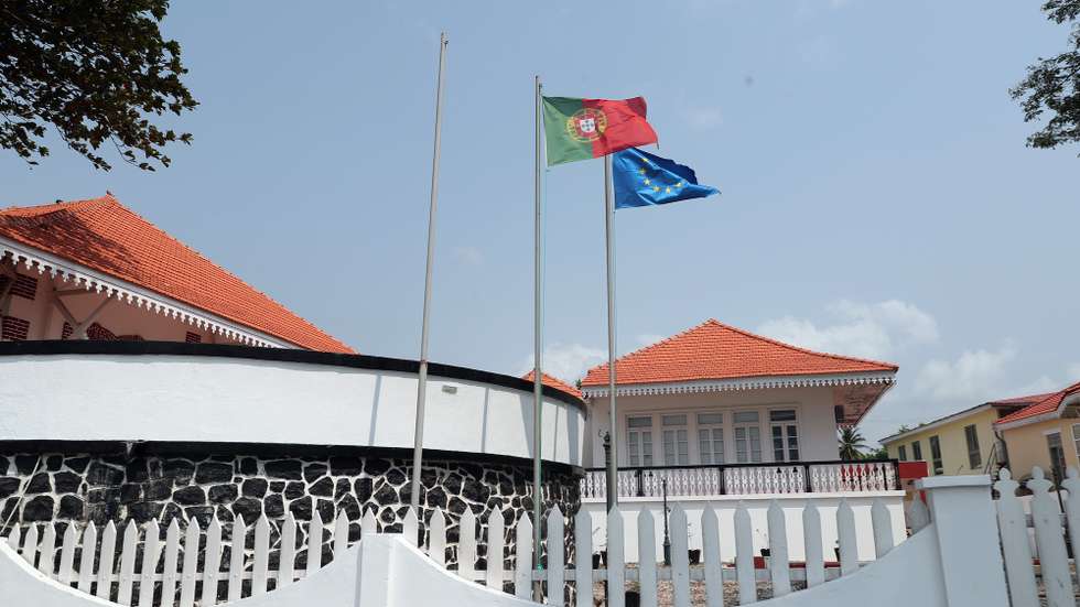 Edifício da embaixada de Portugal em São Tomé e Príncipe, localizada na avenida Marginal, São Tomé, 13 de julho de 2021.  NUNO VEIGA/LUSA