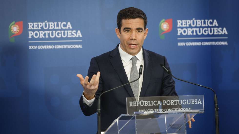 O ministro da Presidência, António Leitão Amaro, intervém durante o briefing após o Conselho de Ministros, no Campus XXI, em Lisboa, 26 de fevereiro de 2025. ANTÓNIO PEDRO SANTOS/LUSA