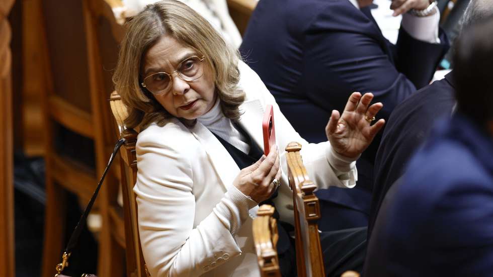 A ministra da Saúde, Ana Paula Martins, durante a sessão plenária, na Assembleia da República, em Lisboa, 05 de fevereiro de 2025. ANTÓNIO PEDRO SANTOS/LUSA