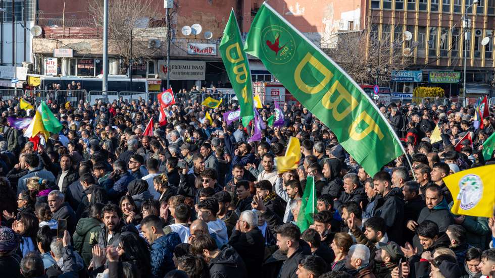 epa11928271 Supporters of Turkish pro-Kurdish Peoples' Equality and Democracy Party (DEM) gather to watch on a screen a press conference of a DEM delegation following their visit to jailed Kurdistan Workers' Party (PKK) leader Abdullah Ocalan, in Diyarbakir, Turkey, 27 February 2025. At the press conference of the DEM on 27 February, a letter from the imprisoned PKK militant leader was read, in which Abdullah Ocalan called on the Kurdish group to lay down their arms.  EPA/STRINGER
