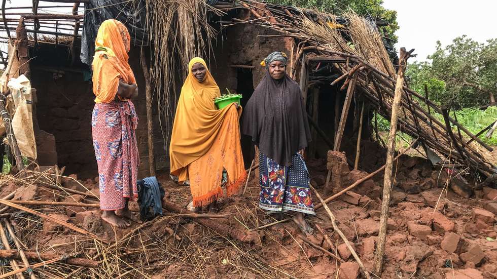 O ciclone Gombe provocou 11 mortes em Moçambique indica um balanço provisório hoje divulgado pelas autoridades moçambicanas, Meconta, Moçambique, 12 de março de 2022. A tempestade Gombe chegou à costa moçambicana na madrugada de sexta-feira na categoria de ciclone intenso com chuva torrencial e vento de 165 quilómetros por hora, com rajadas superiores a 200 km/hora. ANDRÉ CATUEIRA/LUSA