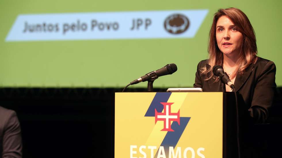 A presidente do Juntos pelo Povo (JPP), Lina Pereira,  discursa durante o encerramento do VI Congresso Nacional do JPP, na Casa das Mudas, na Calheta, Madeira, 26 de janeiro de 2025, HOMEM DE GOUVEIA/LUSA
