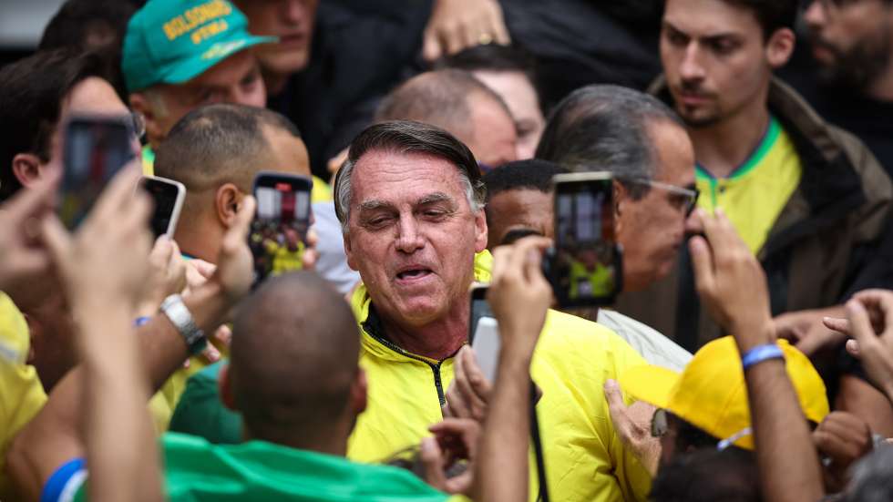 epa12014668 Brazil's former president, Jair Bolsonaro, takes part in a demonstration in Sao Paulo, Brazil, 06 April 2025, calling for amnesty for those convicted in the attempted coup. Brazil's Supreme Court indicted Bolsonaro for five crimes, with a total sentence of about 40 years in prison, as part of an alleged coup attempt to overturn Luiz Inacio Lula da Silva's victory in the 2022 elections.  EPA/Isaac Fontana