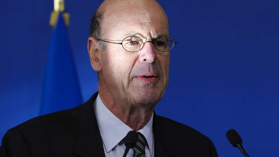 epa11946596 French Minister of Economy, Finance and Industrial and Digital Sovereignty Eric Lombard gives a speech during the presentation of the 'Ukraine Fund' about French investments in Ukraine at the Ministry of Economy in Paris, France, 07 March 2025.  EPA/TERESA SUAREZ
