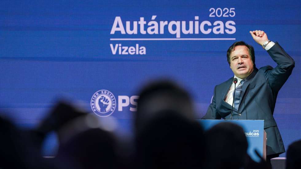 Victor Hugo Salgado discursa durante a apresentação da sua candidatura autárquica à Câmara Municipal de Vizela, 7 de março de 2025. HUGO DELGADO/LUSA