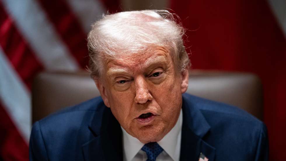 epa12052221 US President Donald Trump speaks during a lunch with Norway's prime minister Jonas Gahr Store, in the cabinet room of the White House in Washington, DC, USA, 24 April 2025.  EPA/AL DRAGO / POOL