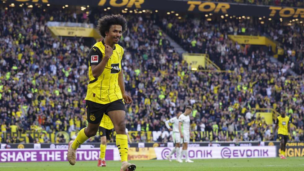 epa12071961 Karim Adeyemi of Dortmund celebrates after scoring the 4-0 during the German Bundesliga soccer match between Borussia Dortmund and VfL Wolfsburg in Dortmund, Germany, 03 May 2025.  EPA/CHRISTOPHER NEUNDORF CONDITIONS - ATTENTION: The DFL regulations prohibit any use of photographs as image sequences and/or quasi-video.