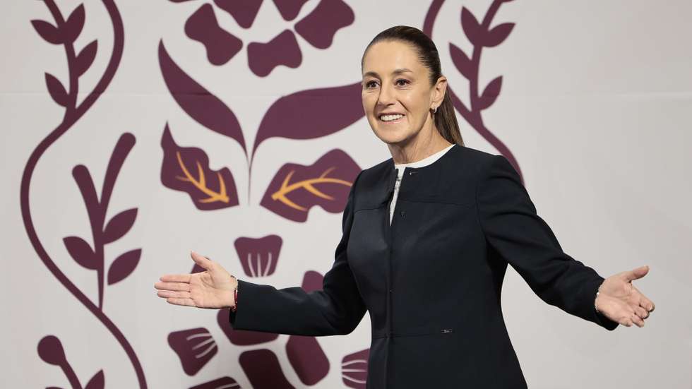 epa12065244 Mexican President Claudia Sheinbaum arrives for her daily press conference at the National Palace in Mexico City, Mexico, 30 April 2025. Sheinbaum defended Mexico's economic growth, after revealing on 30 April that it grew 0.2% quarterly and 0.8% year-over-year from January to March, in response to international and financial organizations that expected a recession in the country.  EPA/JOSE MENDEZ