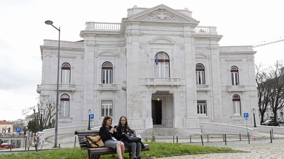 Fachada do edifício da NOVA Medical School - Faculdade de Ciências Médicas, no Campo Mártires da Pátria, uma antiga zona de corridas de touros, onde no início do século XX toureou a cabo-verdiana Fernanda do Vale (também conhecida por Preta Fernanda), é um dos pontos dos “Espaços da Presença Africana em Lisboa”, que fazem parte de um roteiro promovido desde 2016 pela associação Batoto Yetu Portugal, que trabalha com jovens e crianças interessados na cultura africana, em Lisboa, 17 de dezembro de 2022. As origens africanas do Marquês de Pombal ou da fadista Severa são uma das várias curiosidades que surpreende quem percorre as marcas de África em Lisboa, que tanto se encontram numa estação metropolitana, num bairro histórico ou num campus universitário. (ACOMPANHA TEXTO DA LUSA DO DIA 26 DE DEZEMBRO DE 2022). ANTÓNIO PEDRO SANTOS/LUSA