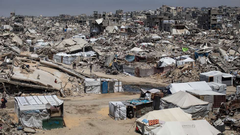epa12077997 A general view from a school housing displaced people in Jabalia camp, north of Gaza City, 06 May 2025.  EPA/HAITHAM IMAD