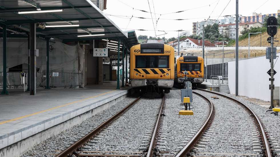 Na estação da CP de Coimbra-B não circulam comboios e as bilheteiras estão encerradas devido à greve dos trabalhadores da CP convocada pelo Sindicato Ferroviário da Revisão Comercial Itinerante (SFRCI), em Coimbra, 8 de maio de 2025. PAULO NOVAIS/LUS