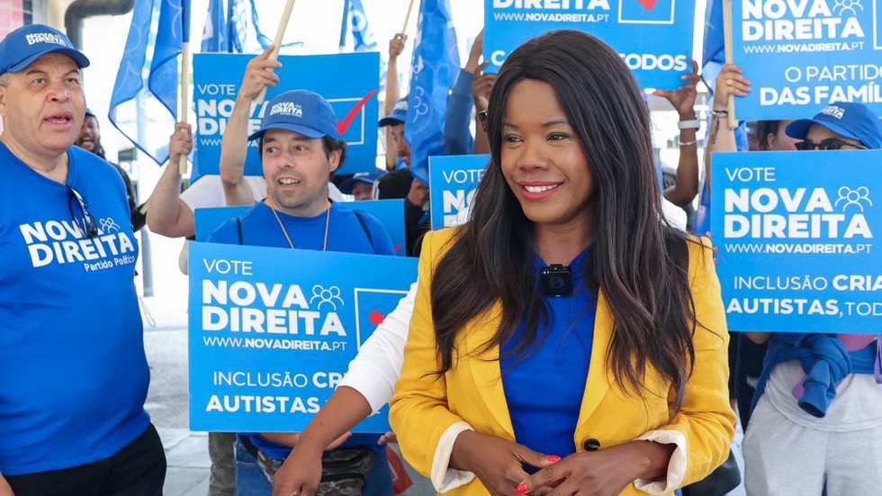 A presidente do Nova Direita (ND), Ossanda Líber, durante uma arruada pela avenida da Liberdade, Restauradores, Chiado e Rua do Carmo, no último dia da campanha para as eleições legislativas, em Lisboa, 16 de maio de 2025. MANUEL DE ALMEIDA/LUSA