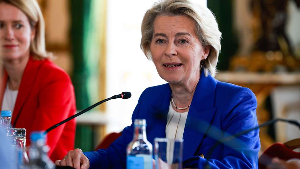 epa12116423 European Commission's Vice-President and High Representative of the Union for Foreign Affairs and Security Policy, Kaja Kallas (L) and European Commission President Ursula von der Leyen attend a plenary session during the UK-EU summit at the Lancaster House in London, Britain, 19 May 2025.  EPA/JASON ALDEN / POOL