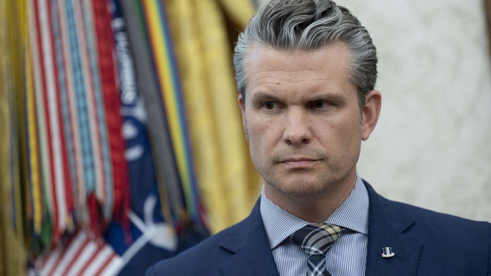 epa12120843 US Secretary of Defense Pete Hegseth participates in an announcement by US President Donald J Trump about moving forward with the Golden Dome missile defense shield, in the Oval Office of the White House in Washington, DC, USA, 20 May 2025.  EPA/CHRIS KLEPONIS / POOL