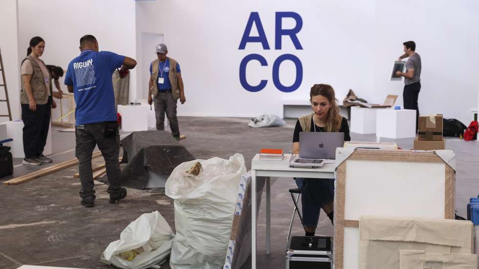 Visita de imprensa à montagem da 8.ª edição da Feira Internacional de Arte Contemporânea ARCOlisboa, na Cordoaria Nacional, em Lisboa, 28 de maio de 2025. A ARCOlisboa vai decorrer no edifício da Cordoaria Nacional, entre 30 de maio e 1 de junho, com 83 galerias de arte de 17 países, com 30 portuguesas e 53 estrangeiras, dando especial relevo às presenças de Espanha, Alemanha, Itália e Brasil. TIAGO PETINGA/LUSA