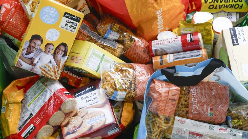 Bens alimentares chegam às instalações do Banco Alimentar Contra a Fome, em Lisboa, 31 de maio de 2025. Com o mote “A sua ajuda tem um nome: o nome de quem a vai receber”, a campanha apela ao contributo de todos os portugueses, que vão poder doar alimentos em mais de 2.000 superfícies comerciais espalhadas por todo o país. ANTÓNIO PEDRO SANTOS/LUSA