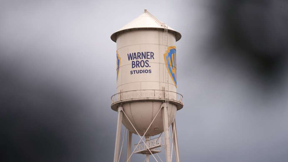 epa11040388 A branded water tower rises above Warner Bros. Studios in Burbank, California, USA, 21 December 2023. Warner Bros. Discovery Chief Executive David Zaslav met with Paramount Global CEO Bob Bakish on 19 December 2023 to discuss a merger of the companies, according to people familiar with the matter.  EPA/ALLISON DINNER