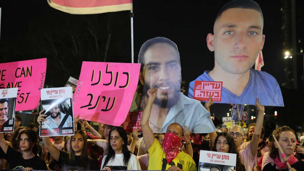 epa12162825 Families of Israeli hostages held by Hamas in Gaza and their supporters attend a protest calling for a completion of the hostage deal between Israel and Hamas, in Tel Aviv, Israel, 07 June 2025. According to Israel's military, around 58 Israeli hostages remain in captivity in the Gaza Strip, including the bodies of at least 35 confirmed dead.  EPA/ABIR SULTAN