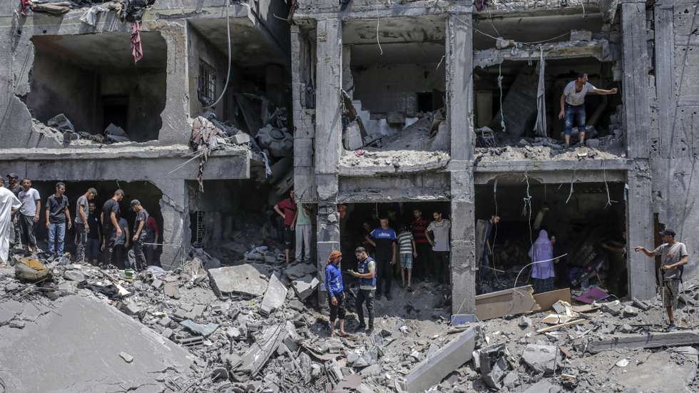 epa12162066 Palestinians search for bodies and survivors among the rubble of a destroyed house following an Israeli airstrike on Al Sabra neighborhood in Gaza City, 07 June 2025. According to the Palestinian Civil Defense in Gaza, at least 15 people were killed and several others were injured after the strike. More than 54,600 Palestinians have been killed in the Gaza Strip, according to the Palestinian Ministry of Health, since Israel launched a military campaign in the strip in response to a cross-border attack led by the Palestinian militant group Hamas on 07 October 2023, in which about 1,200 Israelis were killed and more than 250 taken hostage.  EPA/MOHAMMED SABER