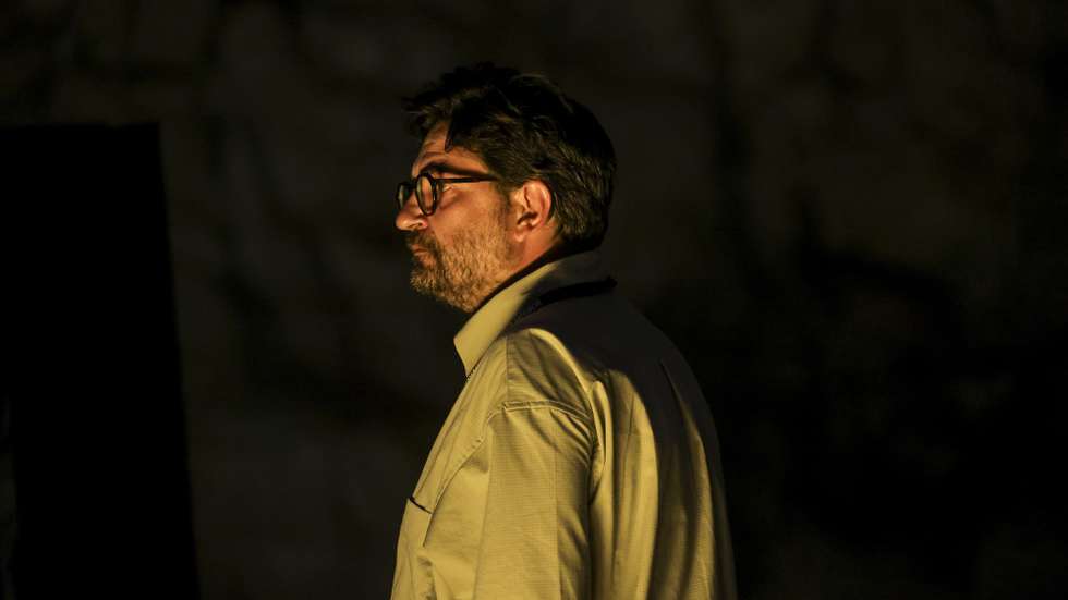 epa11442371 Portuguese dramaturge and director of the Festival d'Avignon Tiago Rodrigues looks on at the beginning of the press rehearsal of his play 'Hecube, pas Hecube' before the start of the 78th Avignon International Theatre Festival at the Carriere de Boulbon near Avignon, southern France, 27 June 2024. The 78th edition of the Avignon Theater Festival runs from 29 June to 21 July 2024.  EPA/Teresa Suarez