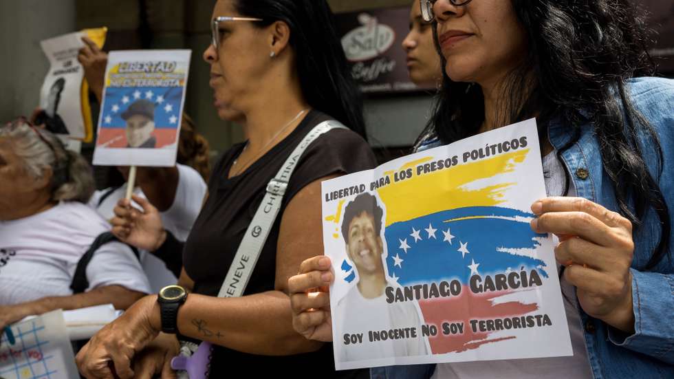 epa12170529 Members of the Madres en Defensa de la Verdad movement (Mothers in Defense of the Truth) protest near the Palace of Justice in Caracas, Venezuela, 11 June 2025. Relatives of people detained following Venezuelaâ€™s elections asked for their release.  EPA/MIGUEL GUTIERREZ