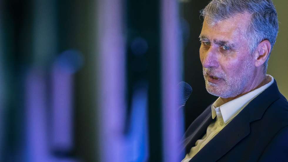 O candidato à Presidência da República, Henrique Gouveia e Melo, usa da palavra durante o painel político "Pode Portugal tornar-se um Hub de IA?" do Enterprise AI Talks, no AIHub, em Lisboa, 04 de junho de 2025. JOSÉ SENA GOULÃO/LUSA
