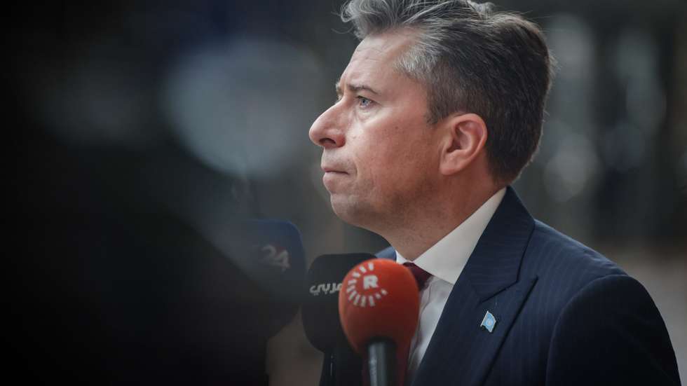 epa11970297 Tom Fletcher, United Nations Under-Secretary-General for Humanitarian Affairs and Emergency Relief Coordinator, speaks with the media at the 9th international conference in support of Syria in Brussels, Belgium, 17 March 2025.  EPA/OLIVIER MATTHYS
