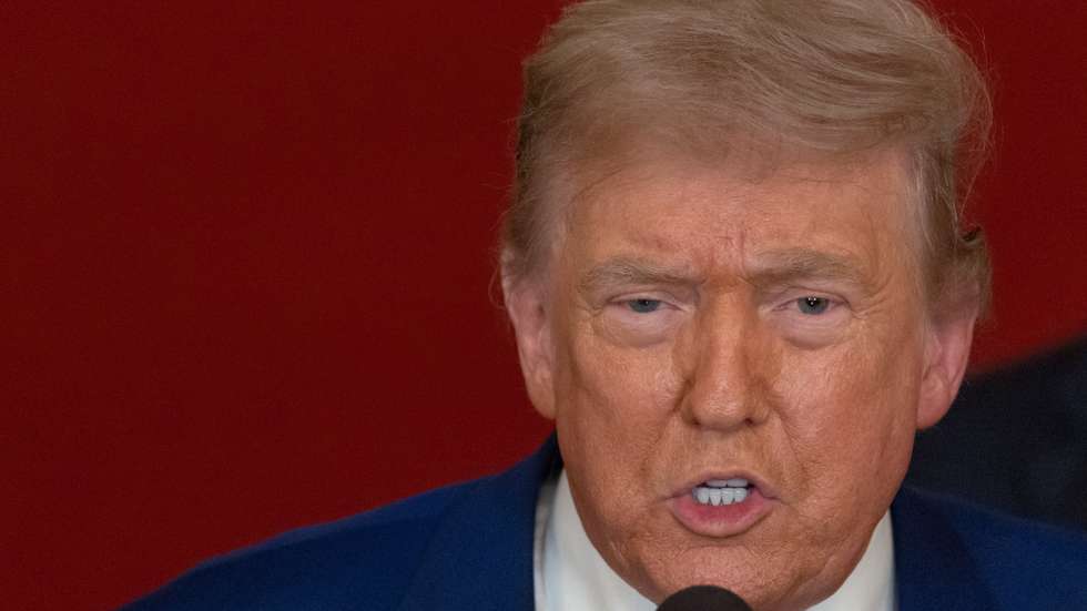 epa12190386 US President Donald Trump delivers an address to the nation following US strikes on Iran's nuclear facilities, at the White House in Washington, DC, USA, 21 June 2025.  EPA/Carlos Barria / POOL