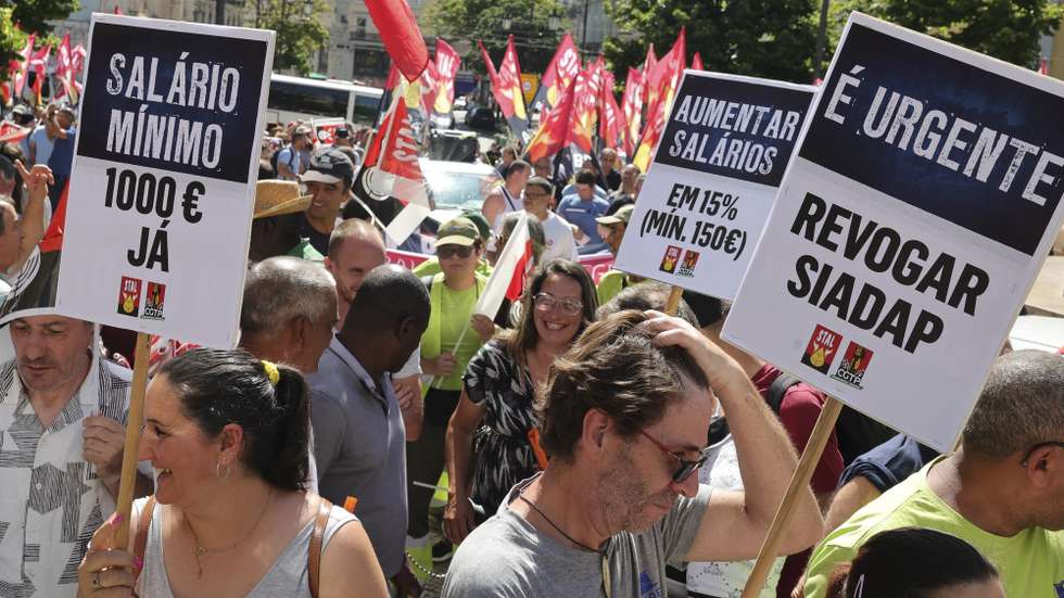 Protesto nacional dos trabalhadores da administração local e setor empresarial, convocado pelo STAL - Sindicato Nacional dos Trabalhadores da Administração Local e Regional, entre o Largo Camões e o Parlamento, 27 junho 2025, em Lisboa, para exigir medidas que resolvam os problemas com que o setor está confrontada. MANUEL DE ALMEIDA/LUSA