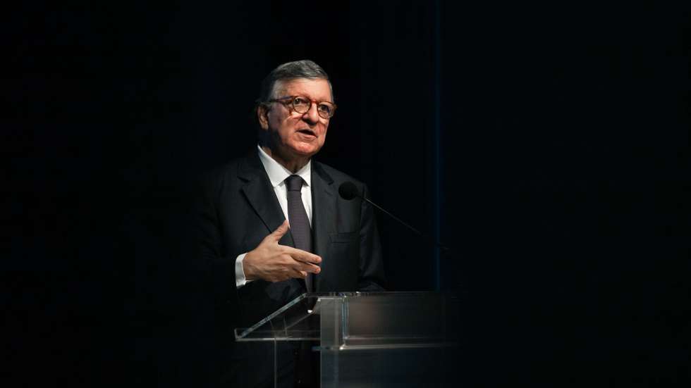 Antigo presidente da Comissão Europeia. José Manuel Durão Barroso, intervém durante o encerramento da Sister Cities Summit, organizada pela FLAD, em parceria com o Governo dos Açores, no âmbito das comemorações dos seus 40 anos, Ponta Delgada, Açores, 27 de Junho de 2025. EDUARDO COSTA/LUSA