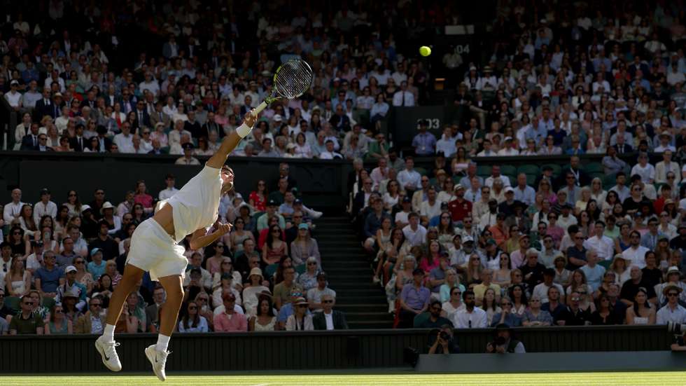epa12210912 Carlos Alcaraz of Spain in action during the Men's 2nd round match against Oliver Tarvet of Britain at the Wimbledon Championships, Wimbledon, Britain, 02 July 2025.  EPA/NEIL HALL  EDITORIAL USE ONLY