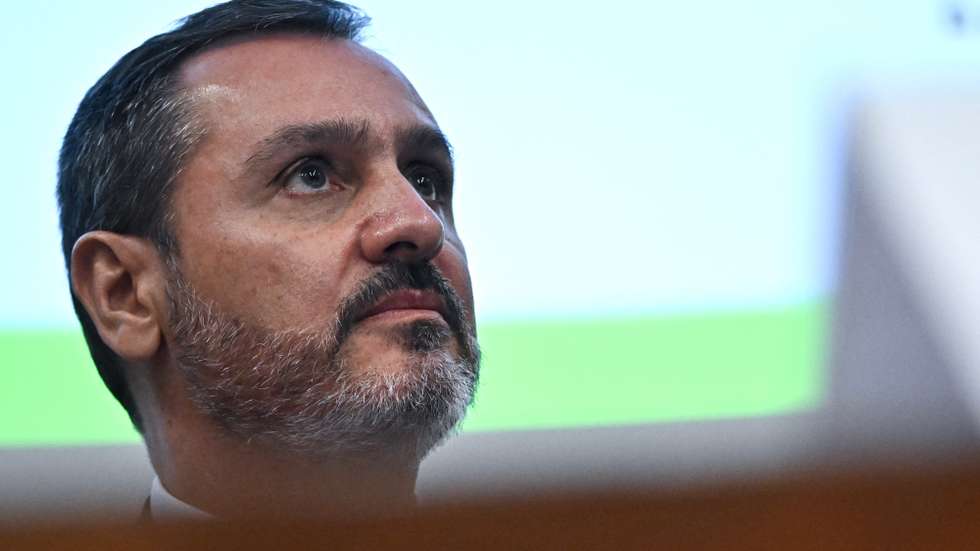 epa12049573 Director General of the Federal Police, Andrei Rodrigues, attends a press conference on the investigation dubbed 'Operation No Discount' into fraud of the National Social Security Institute (INSS), at the Ministry of Justice in Brasilia, Brazil, 23 April 2025. The director of Brazil's Social Security, Alessandro Stefanutto, was removed from his post by a court ruling as part of a major police operation launched on 23 April to dismantle a corruption scheme that allegedly defrauded pensioners out of 1 billion US dollars.  EPA/ANDRE BORGES
