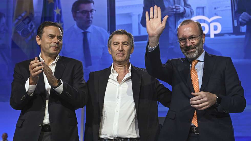 epa12217614 Leader of People's Party (PP) Alberto Nunez Feijoo (C), poses with European People's Party (EPP) Group leader Manfred Weber (R), and Portuguese Prime Minister, Luis Montenegro, during the PP Congress in Madrid, Spain, 05 July 2025. The PP party holds its 21st national congress from 04 to 06 July 2025 in Madrid.  EPA/FERNANDO VILLAR