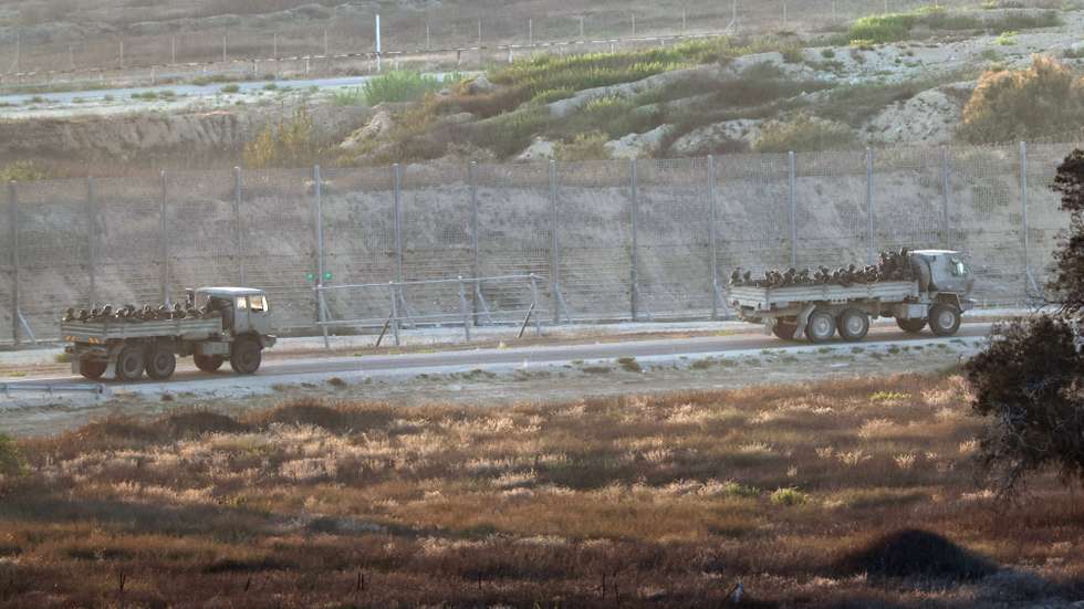epa12213651 Israeli troops patrolling in the northern Gaza Strip near Beit Hanoun as seen from the Israeli side of the border, 03 July 2025.  EPA/ATEF SAFADI