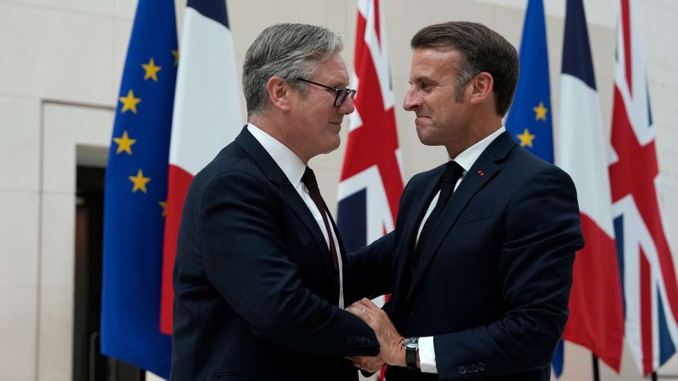 epa12227588 French President Emmanuel Macron (R) and British Prime Minister Keir Starmer (L) attend an event at the British Museum in London, Britain, 09 July 2025. French President Emmanuel Macron’s trip marks the first state visit by a European leader to the UK since Brexit.  EPA/CARLOS JASSO / POOL